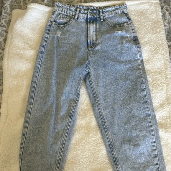 These jeans are in great condition. They didn’t fit me anymore after pregnancy. - Picture 2 of 10